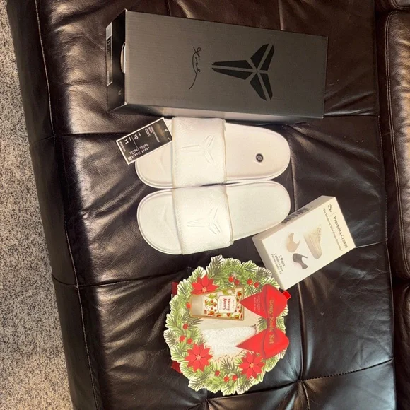 Nike White Holiday Wreath Slippers