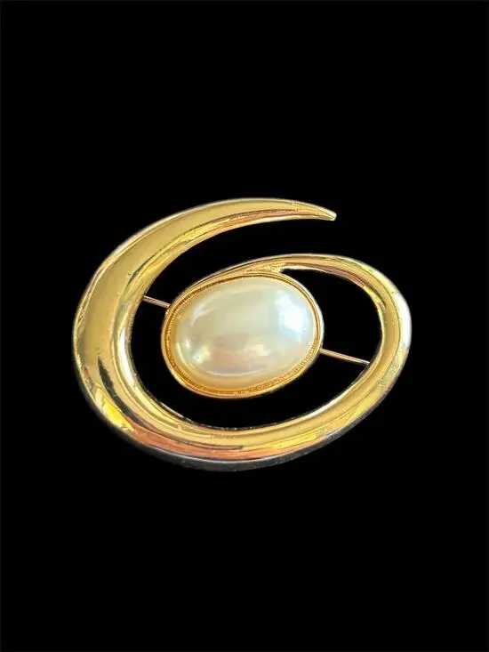 Vtg Signed Monet High Shine Gold Swirl Faux Pearl Brooch Geometric Very 1980’s