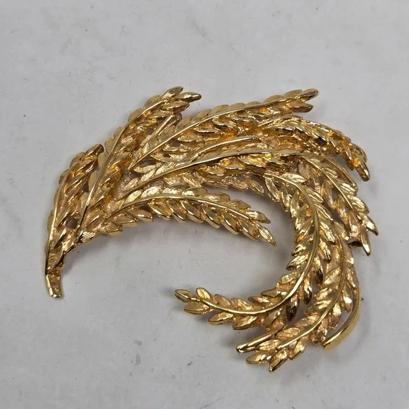 Vintage Gold Tone Wheat Stalk Feather Plume Crescent Brooch Pin Botanical