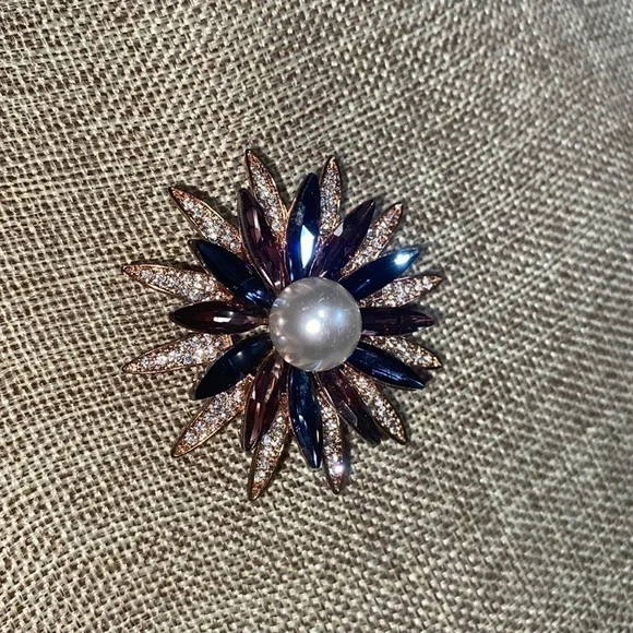 Floral starburst brooch pin pearl rhinestone pave petals