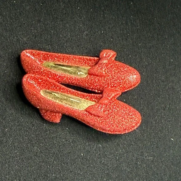 VTG Sparkly Red Ruby Slippers Brooch‎ Pin Jewelry Inspired by The Wizard of Oz
