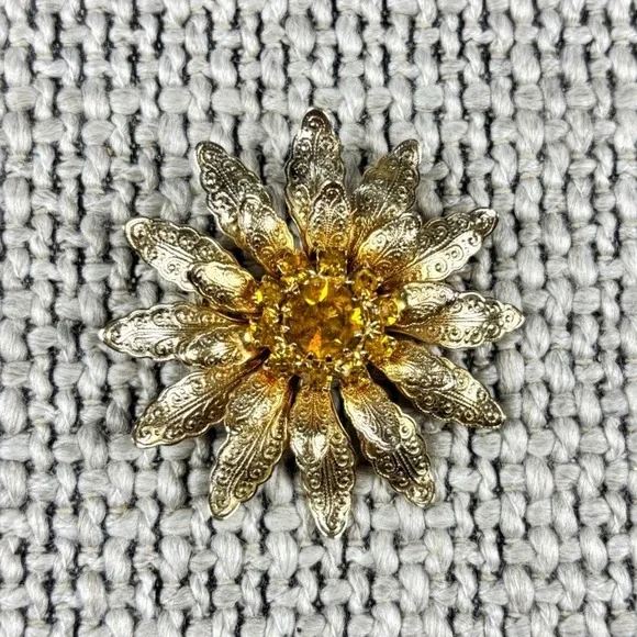 Vintage 50s Gold Amber Rhinestone Sunburst Brooch Pin‎ Filigree Etched