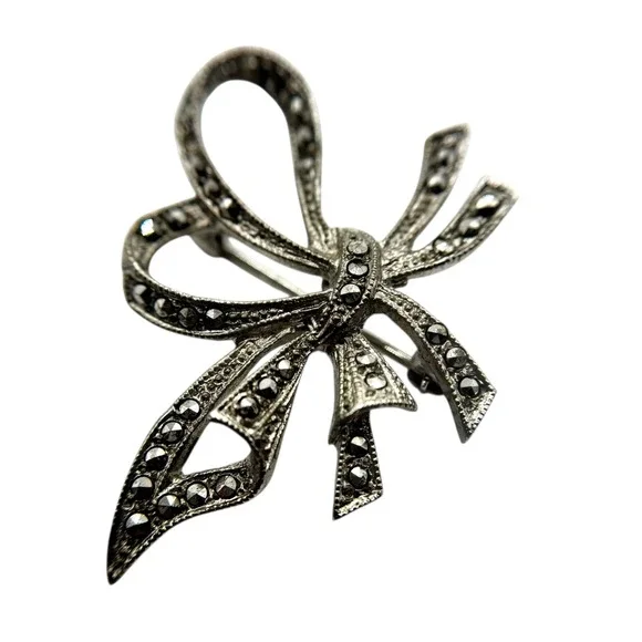 Vintage Sterling Silver‎ Bow Tie Brooch, Dainty Estate Marcasite D14Q