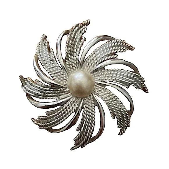 Sarah Coventry vintage star burst brooch