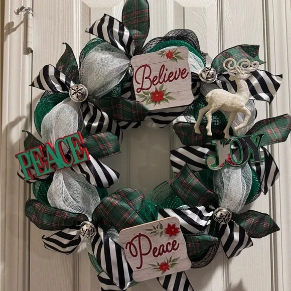 Festive Holiday Wreath with Green and Red Accents