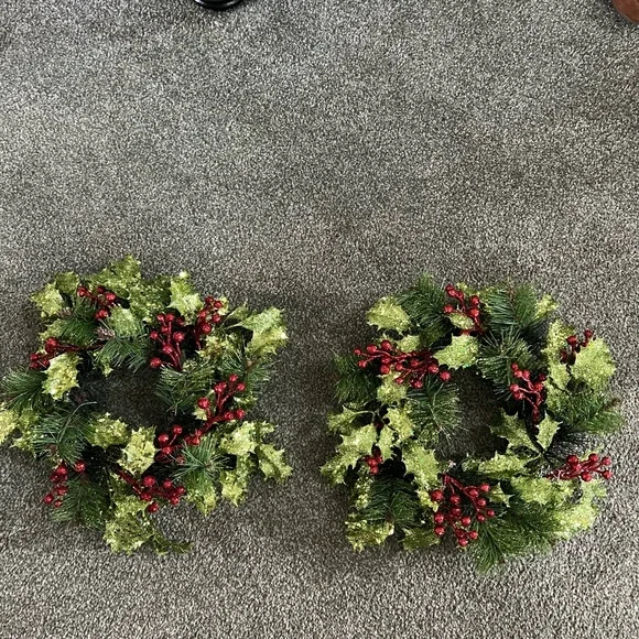 Festive Green and Red Holiday Wreath Set