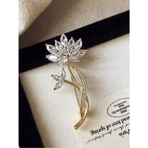 Gold Floral Crystal Brooch - Elegant Women Jewelry R 563