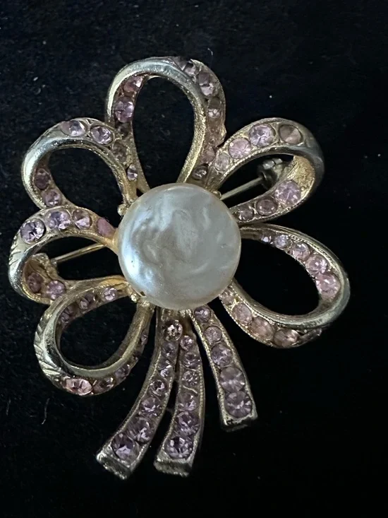 532- Vtge. Florenza floral brooch