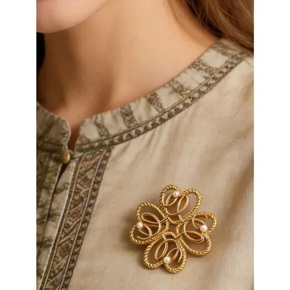 Gold Floral Rope-Loop Brooch with Pearl Accents R 596