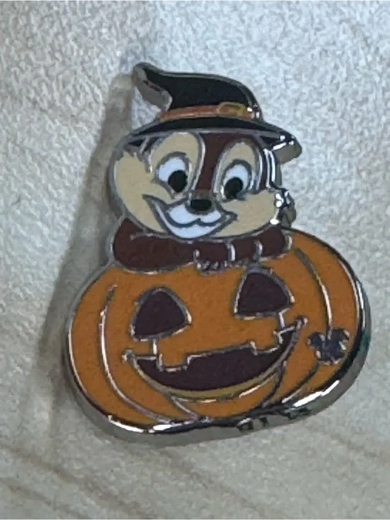 Disney 6 2026 Hidden Disney Series Wave A featuring Chip inside a Halloween