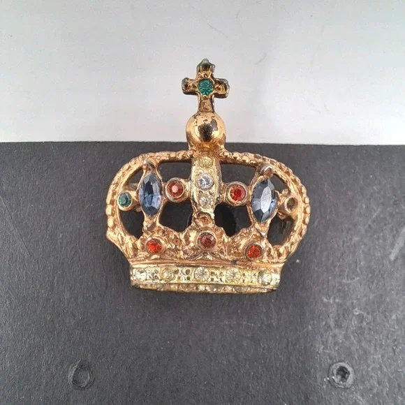 Vintage Gold Tone King Crown Green Red Blue Rhinestone Brooch Pin