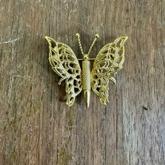 Vintage Monet Gold Tone Textured Filigree‎ Butterfly Brooch Pin