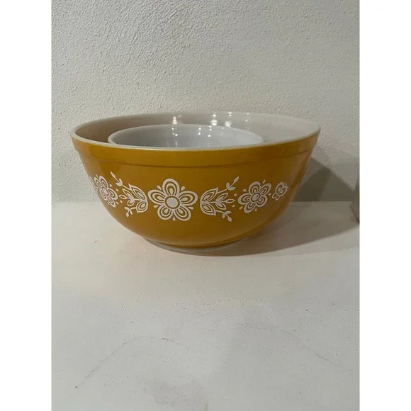 Pyrex Butterfly Gold Mixing Bowls Set of 2 Mustard Yellow 401 1.5pt 403 2.5qt