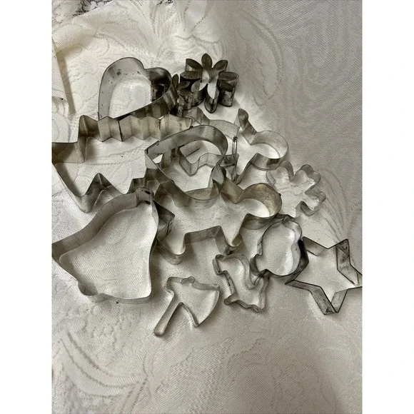 Lot of 13 Vintage Tin Cookie Cutters, Christmas Easter Everyday Ginger‎ Bread