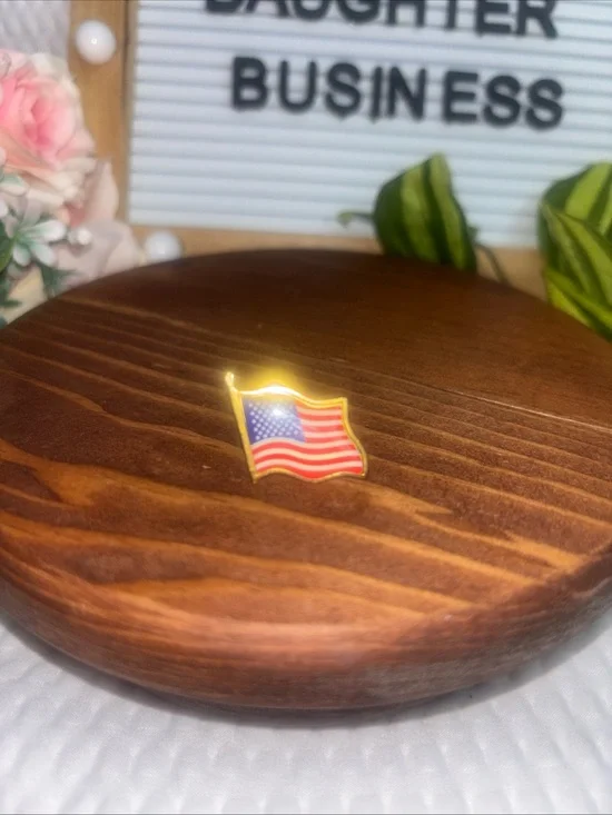Tie Pin Badge US Flag Stars & Stripes Metal Finish, Colour Enamel Finish