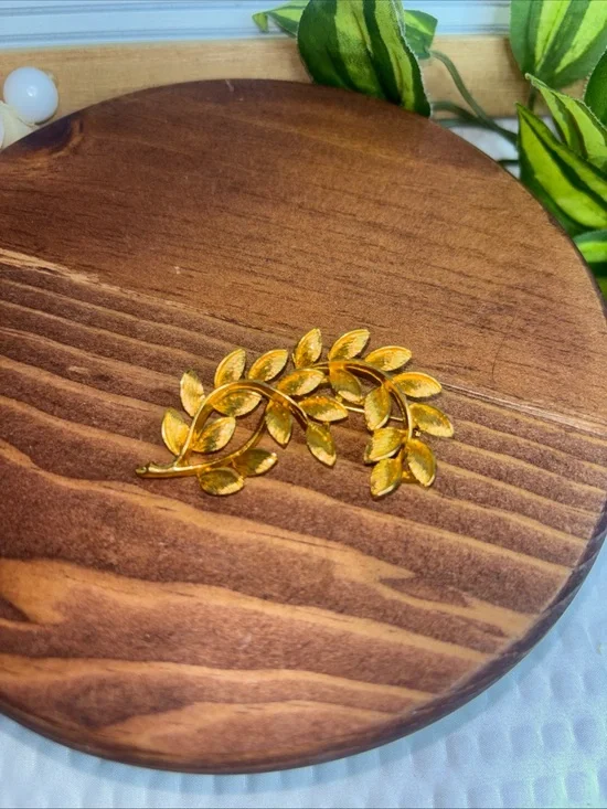 Signed Napier Vintage Gold Tone Vine Leaves Brooch 2.25
