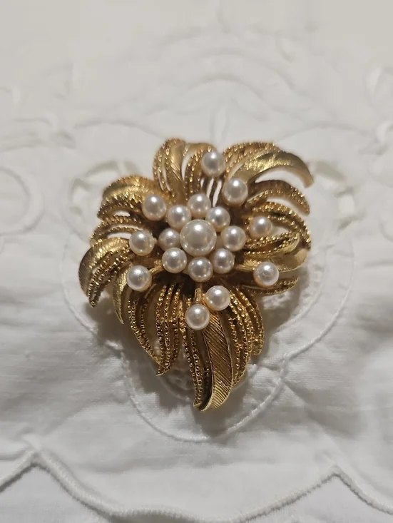 Vintage 50's-60's Lisner Brooch Mid-Century Costume Jewelry