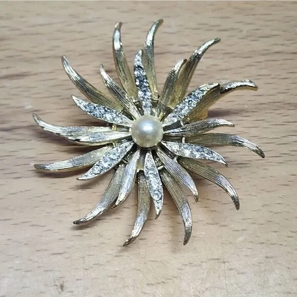 Vintage Lisner Brooch Gold Flower Crystal & Pearl