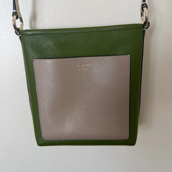 KATE SPADE AVA SWINGPACK in Jungle Vine Multi