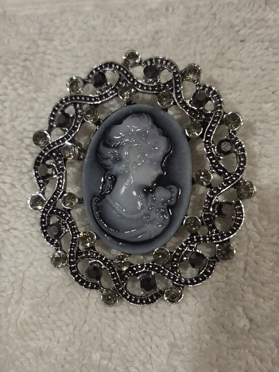 CAMEO BROOCH