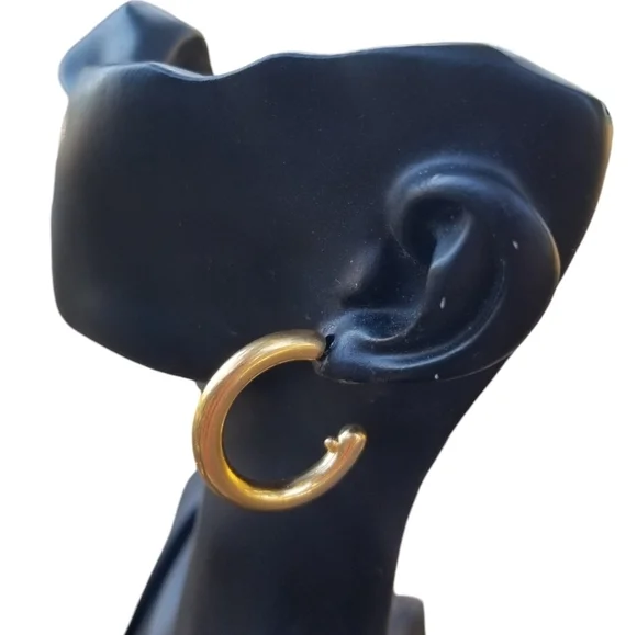 MONET VINTAGE  RARE 1950s GOLDPLATED SOLID HOOP STYLE EARRINGS