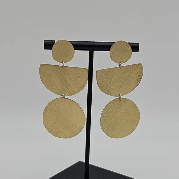 brushed gold tone tiered geometric dangle earrings