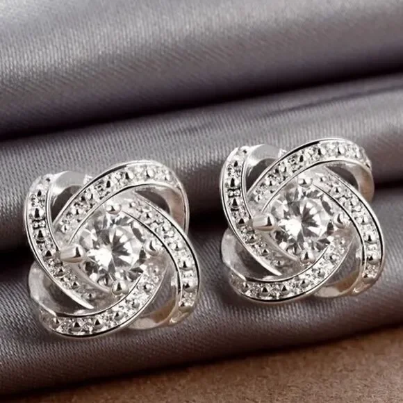The Ambassador Earring in 925 silver and cz