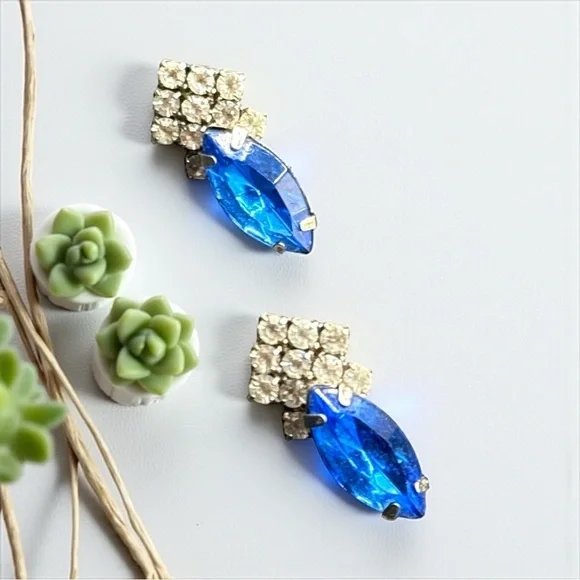 Vintage Sapphire Blue Rhinestone post earrings – Retro Glam Sparkle