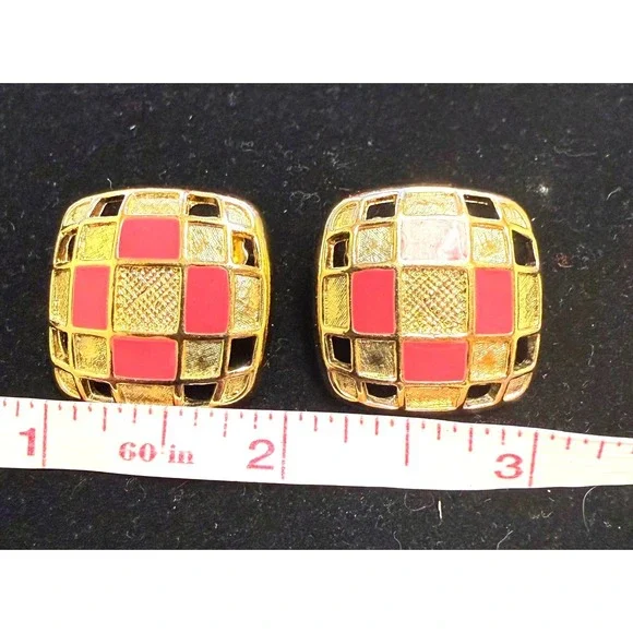 Avon Checkerboard Dome‎ pink Enamel & Gold Tone Earrings