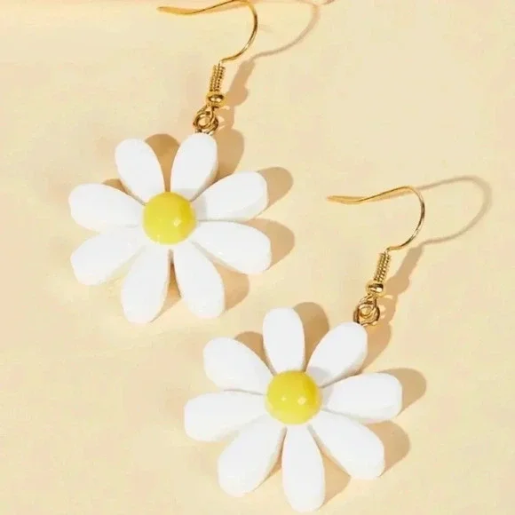 White and yellow daisy flower dangle drop earrings casual floral spring summer