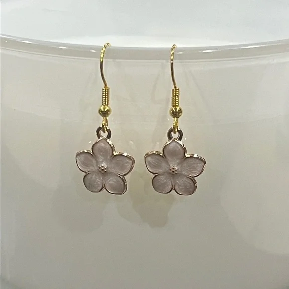 Elegant Gold and Cream Flower Earrings