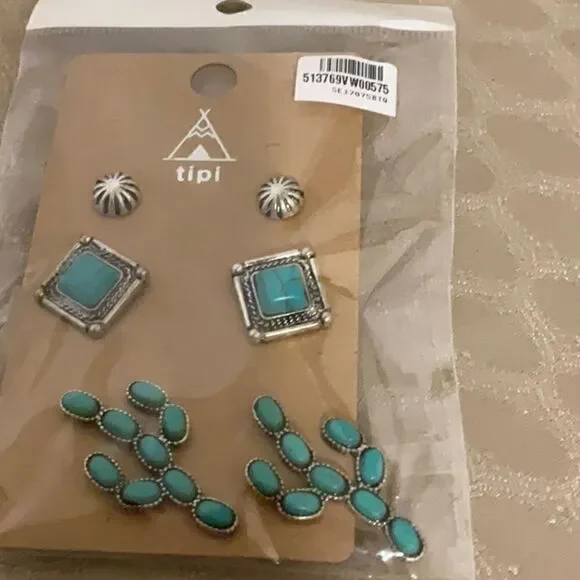 NWT western earrings set.