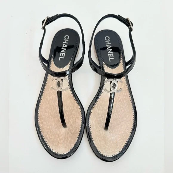 CHANEL Black Patent Leather CC Logo Thong flat Sandal 2013C EU 37.5 US 7.5