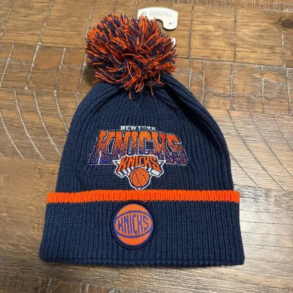 NBA New York Knicks Youth Knit Pom Beanie Hat Size 5-9 Years NWT Kids