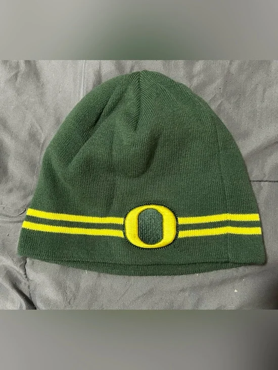 Nike University of Oregon Ducks One Size Embroidered Beanie Hat Green Yellow