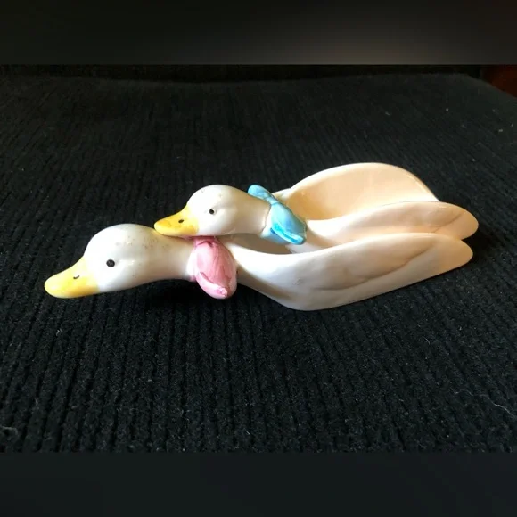 11025 Ceramic Country Goose Nesting Geese Measuring Cups (1 Cup & 1/4 Cup)