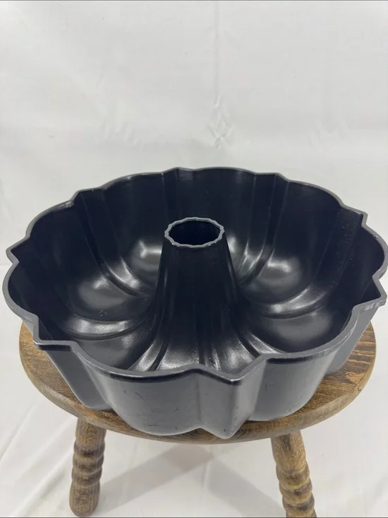 NordicWare Classic 12 Cup Black Nonstick Bundt Cake Pan