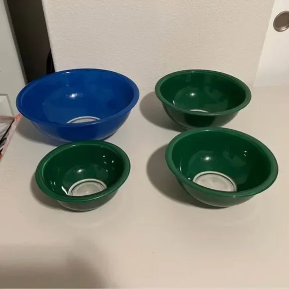 Vintage PYREX nesting clear bottom mixing bowls