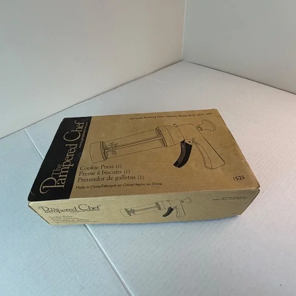 The Pampered Chef Cookie Press #1525 Complete In Box, Including Set Of‎ 16 Molds