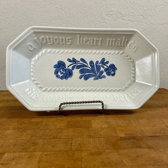 Pfaltzgraff Yorktowne Bread Tray 