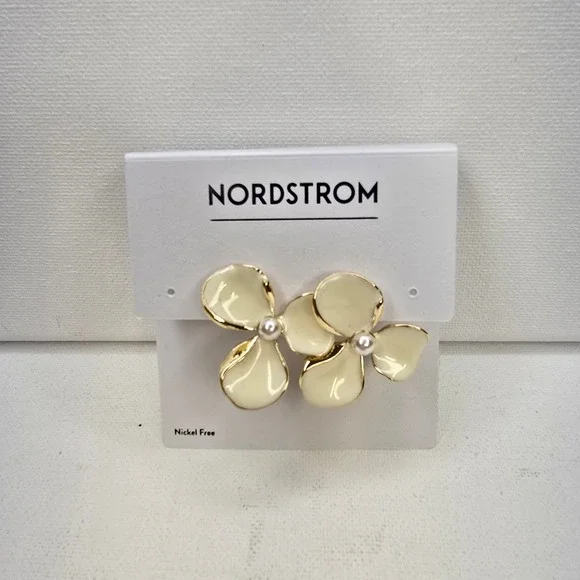 NWT Nordstrom Gold Flower Faux‎ Pearl Center Stud Earrings Womens Jewelry