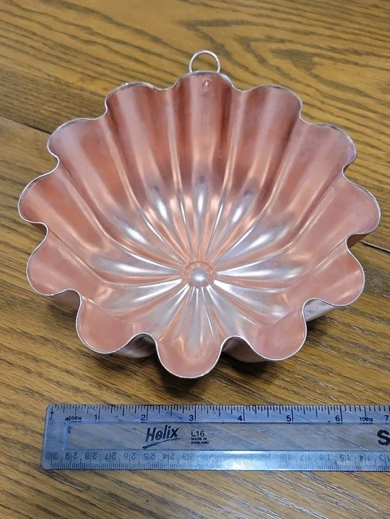 Vintage Copper Tone Scalloped Shell Decorative Dish / Jello Mold