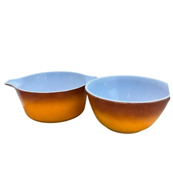 Vintage Pyrex Amber Brown Ombre Cinderella Nesting Mixing Bowls Set of 2‎