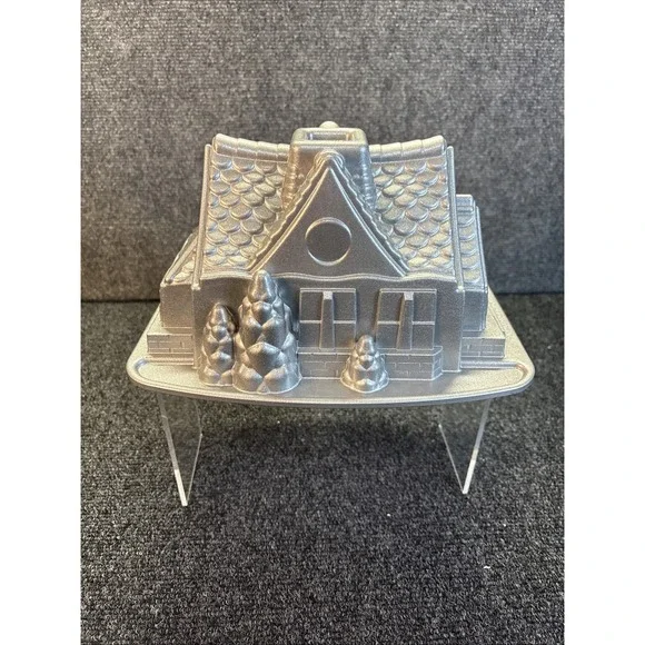 Nordic Ware~Gingerbread House~Cake Mold Pan~9 Cups~2.1L -‎ USA