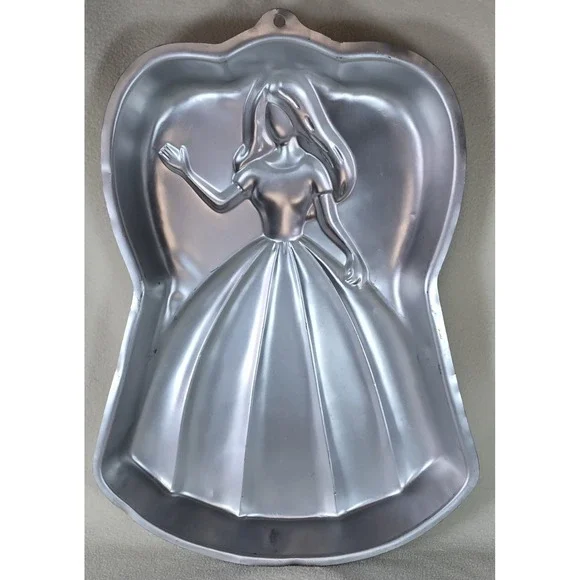 Wilton Barbie Cake Pan Mold Aluminum‎ 2105-3550 1998 Mattel Vintage Birthday