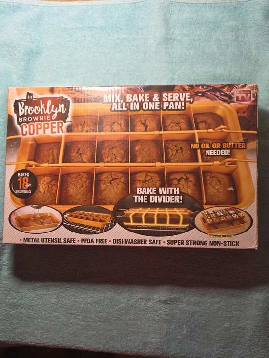 18-Slot Non-Stick Brownie Pan With Divider - Copper