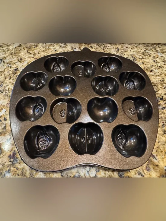 Nordic ware Apple-Shaped Cast Aluminum Apple Cakelet Muffin Pan: Made in USA 🇺🇸