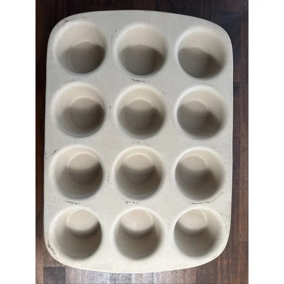 Pampered Chef 1465 Stoneware Cupcake Mold