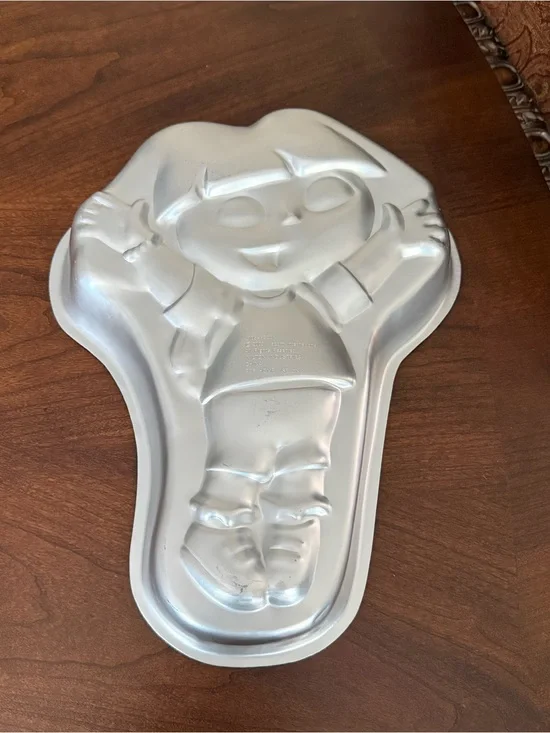 Wilton 2003 Dora the Explorer Cake Pan - Model 2105-6300