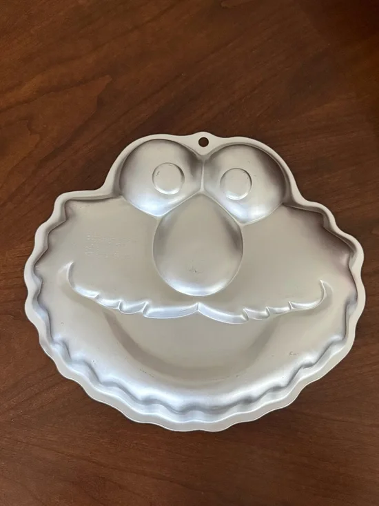 2002 Wilton Cake Pan Sesame Street Elmo Face (model 2105-3461)